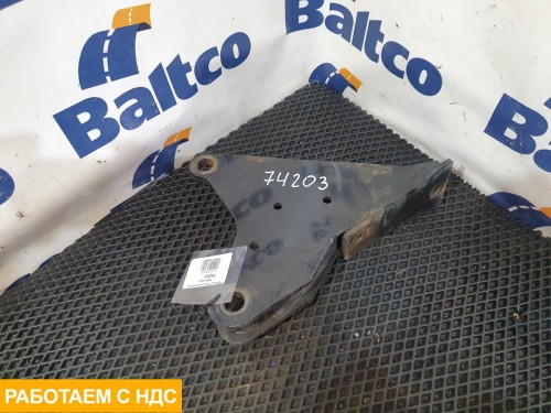 Кронштейн усилителя бампера левый